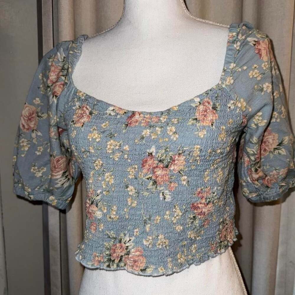 American Eagle Floral Smocked Crop Top Size M Dusty Blue